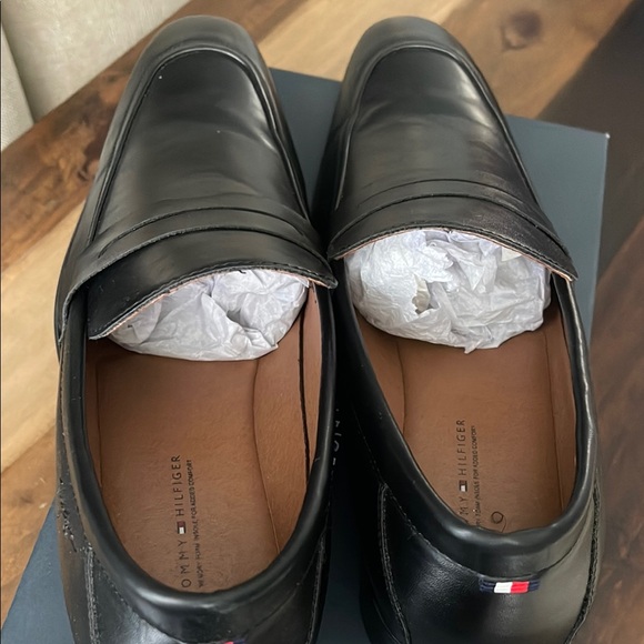 Tommy Hilfiger Black Men's Loafers - Picture 11 of 11